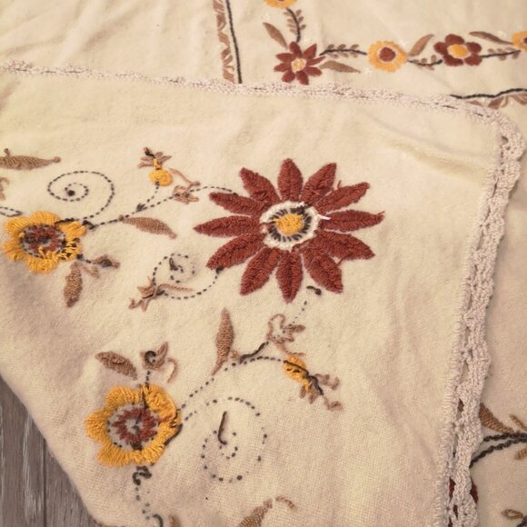 Vintage Crewel Tablecloth Hand Embroidered Floral Brown &Gold Crochet Lace Edge - Picture 9 of 14